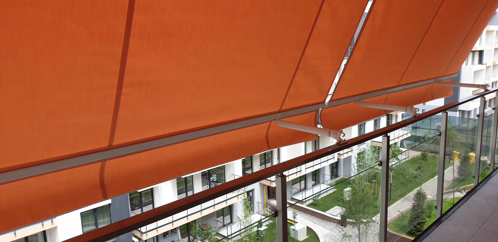 Copertine verticale pentru terase si balcoane